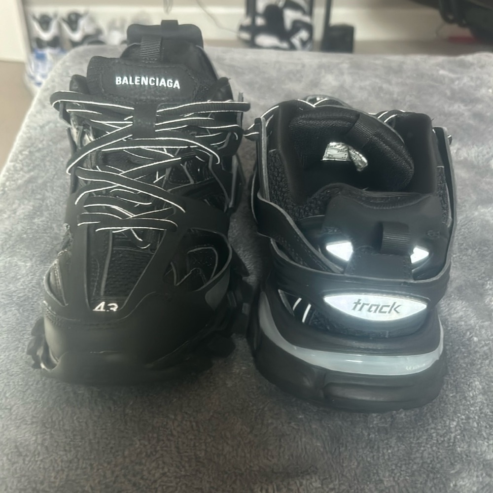 used size 10 no leds comes with box